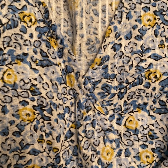 Universal Thread Floral Ruffle Sleeve Top - Picture 2 of 5